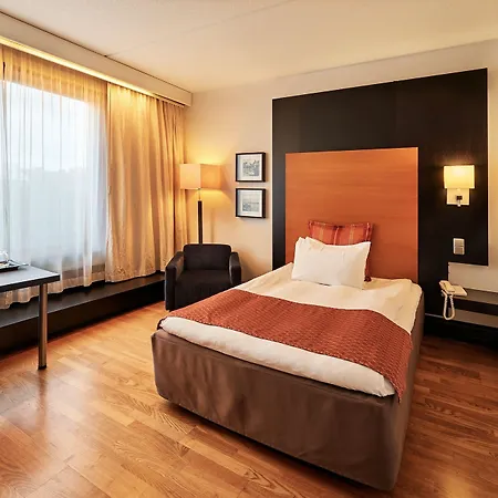 Crowne Plaza - Hesperia By Ihg Hotel 4*